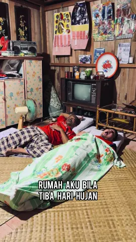 Rumah Aku Bila Tiba Hari Hujan. @Jaa Avon @Wansharif_ @mat john #maulanadebruyne #maulanashima #maulanaribiu #throwback90an #zamandulu 