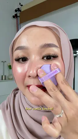 Jangan bosen aku review ini yak! full approve untuk kulit berminyak, dan retouch makeup😍 #FavAiry #InvisimattePowder #rekomendasiPowder #viral #newrachun 