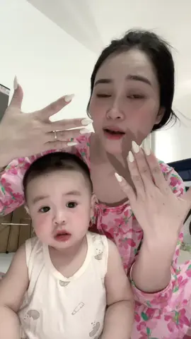 Bộ móng gây tranh cãi hôm qua tới giờ 😑