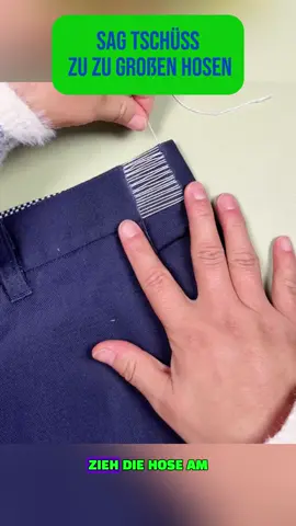 „Zu große Hose? Kein Problem! Wir machen deine Hose perfekt passend – schnell & einfach! #HosenAnpassen #ModeDIY #PerfektePassform #FashionTipps #DIYfürZuhause“