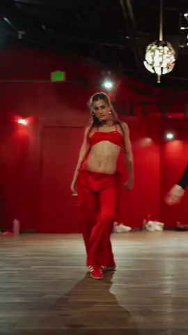 grateful to get to pursue my dance dreams everyday now🥹love this life I get to live!! dc: @Kelly Sweeney  🎶: @Demi Lovato   #dancer #demilovato #kellysweeneychoreo 