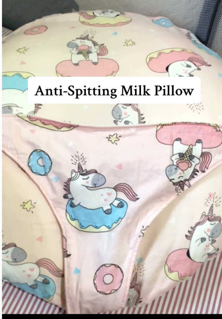 Designed to be an anti-vomiting pillow for better digestion and choking prevention ✨  #fyp #antispittingpillow #babyessentials #babymusthaves #pillow 