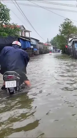 Huế lụt rồi bà con ơi. Mưa to quá. #lulutmientrung. #Hue. #xuhuongtiktok. #viralvideo. #dongne.