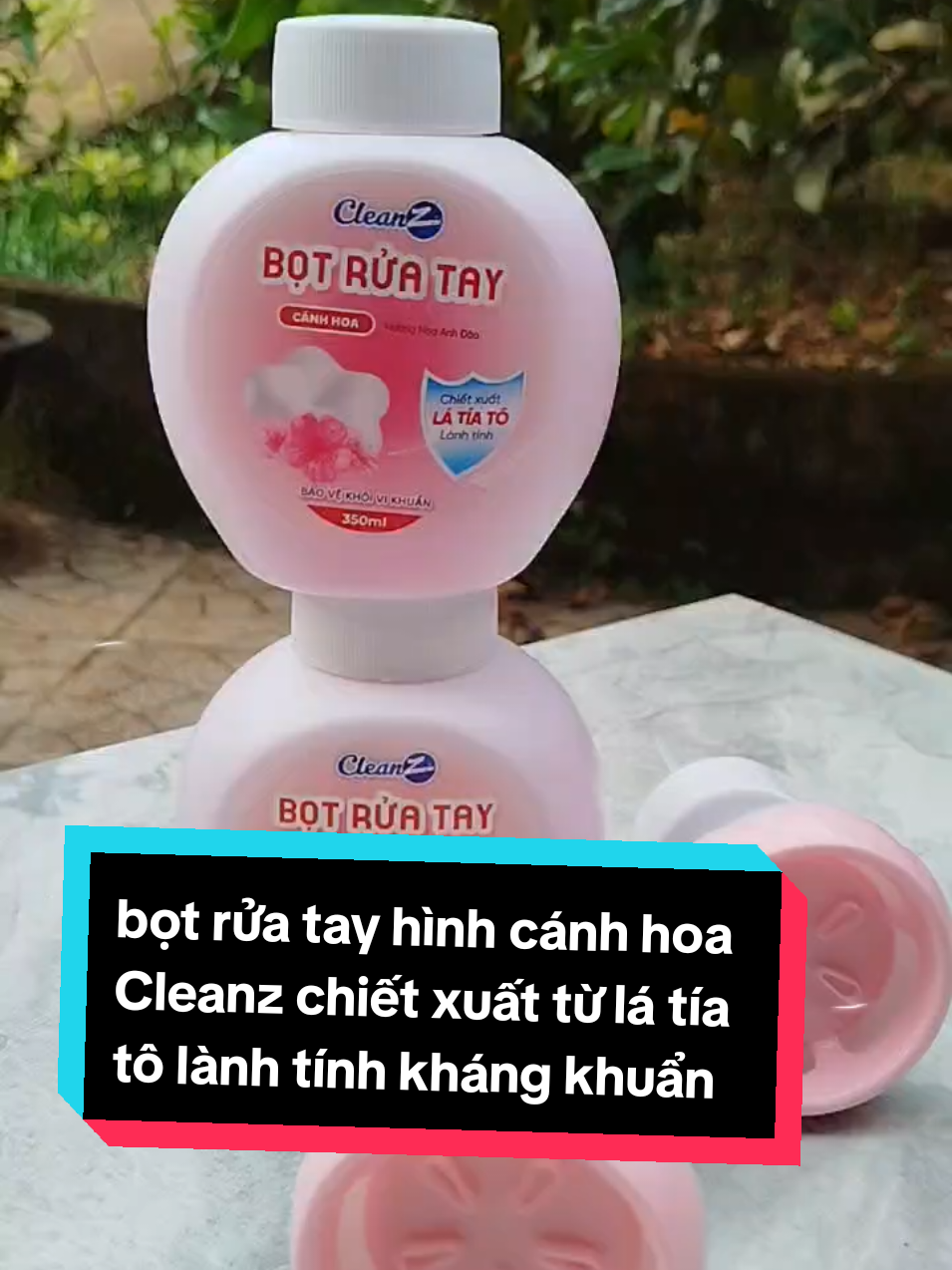 Bọt rửa tay hình cánh hoa Cleanz chiết xuất từ lá tía tô lành tính kháng khuẩn.