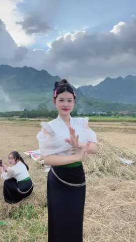 #xuhuongtiktok #trending #emgaiban #taybac #aocom 