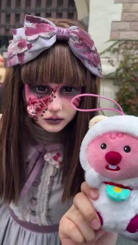 that's was so fun kkkk my inst: meowviskas | video from: lotte_taeeun #롯데월드 #롯데월드할로윈 #스트리트호러쇼 #라일라인형 #lotteworld 