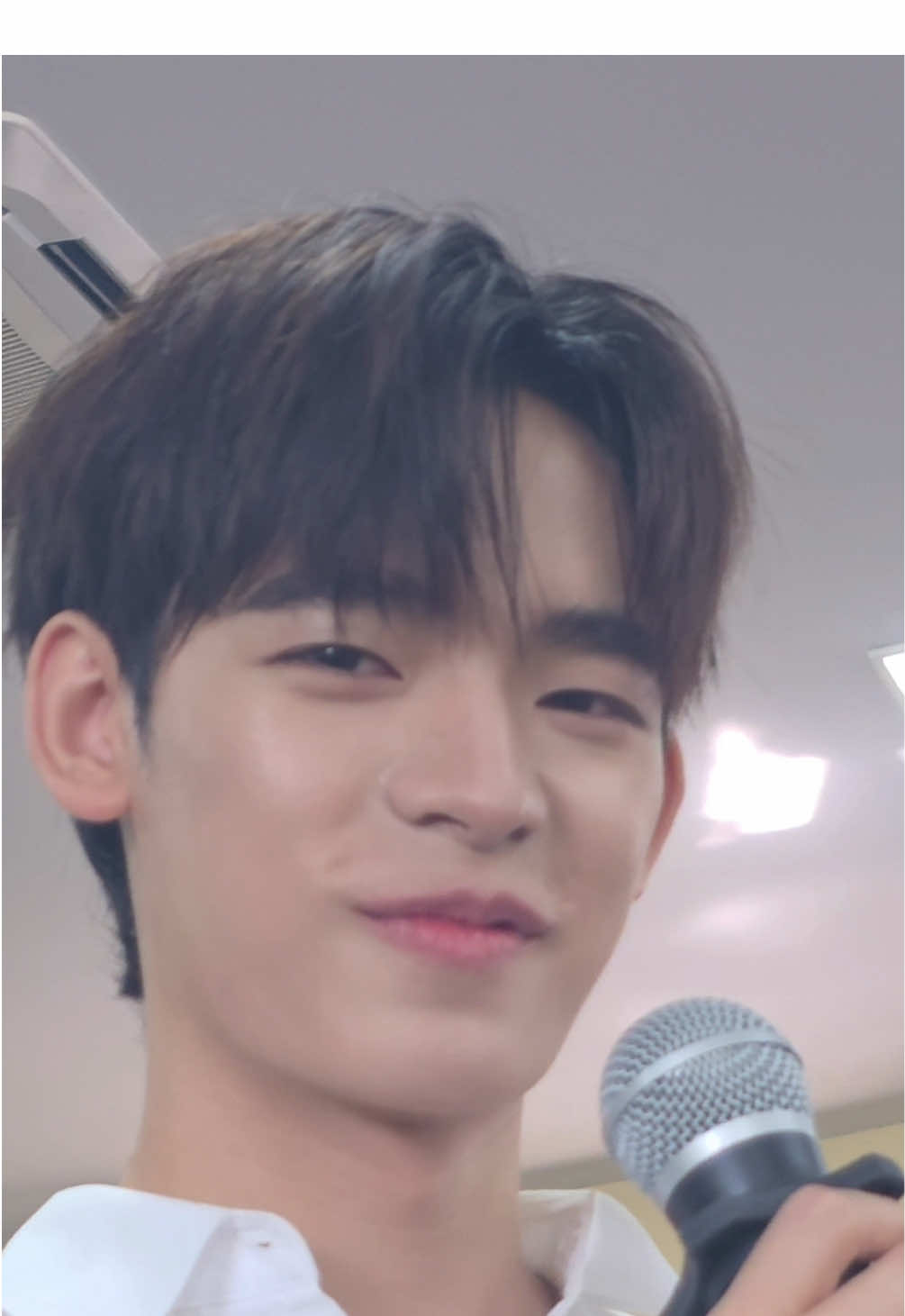 Me : พี่ป๋อครับ พี่ป๋อมีแฝดไหมครับ // 😊 🐻‍❄️ : อะไรนะครับ  Me : พี่ป๋อมีแฝดไหมครับ 🐻‍❄️ : ไม่มีแฝดครับ Me : มิน่าล่ะถึงน่ารักที่สุดในโลก 🐻‍❄️ : นั่นไง // 😳 DAY MERIT WITH POR #PorMakeMeritDay2025 #PorSuppakarn