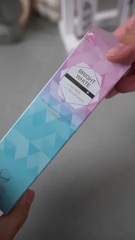Are you still troubled by not being able to brush your teeth clean? Come and try this one right away!