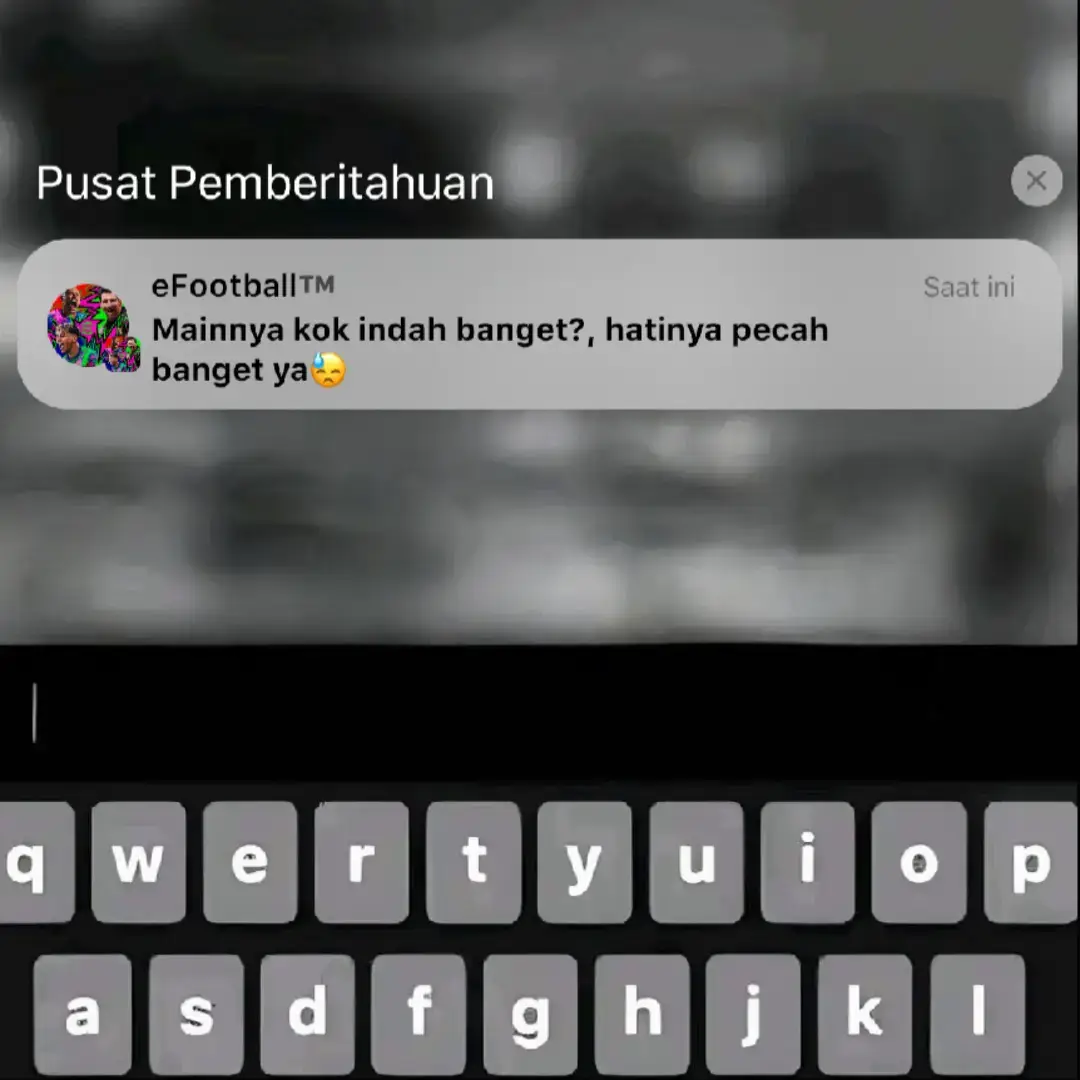 CARA MEMBUAT LEKER Bahan-bahan: - 200 gram tepung terigu - 1/2 sendok teh garam - 1/4 sendok teh baking powder - 100 gram gula pasir - 2 butir telur - 200 ml susu cair - Minyak goreng untuk menggoreng Cara membuat: 1. Campurkan tepung terigu, garam, dan baking powder dalam mangkuk besar. 2. Tambahkan gula pasir dan telur, aduk rata. 3. Masukkan susu cair sedikit demi sedikit, aduk hingga adonan tercampur rata. 4. Panaskan minyak goreng dalam wajan dengan api sedang. 5. Tuang adonan ke dalam cetakan kue leker atau wajan datar. 6. Goreng kue leker hingga berwarna keemasan dan renyah. 7. Angkat dan tiriskan kue leker. 8. Sajikan hangat atau dingin. Tips: - Pastikan adonan tidak terlalu kental atau terlalu cair. - Goreng kue leker dengan api sedang untuk mendapatkan warna yang merata. - Kue leker dapat disajikan dengan taburan gula pasir atau meses. #efootball2026mobile #masukberanda  #fyp #efootballmobile #efootball 