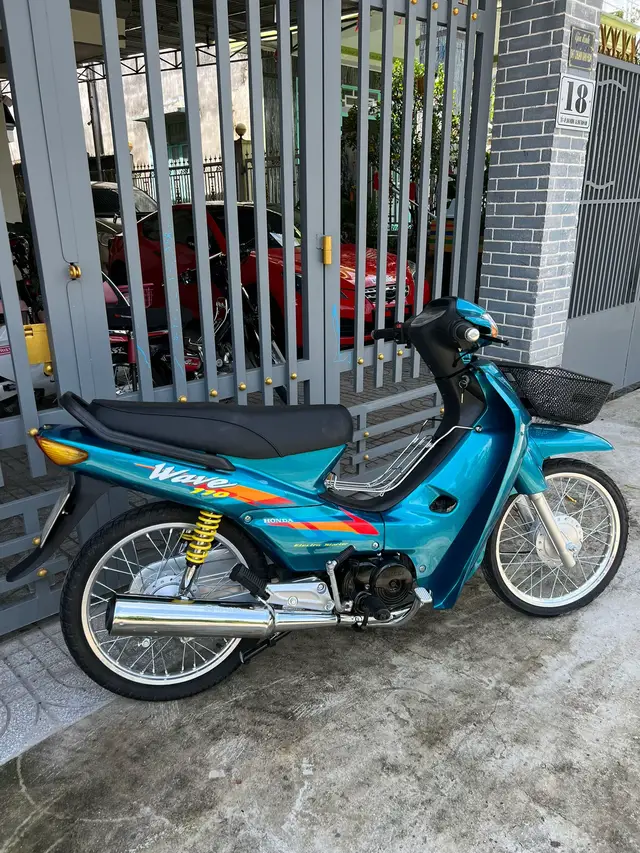 Wave HQ Dọn Mới. Dọn Từ Sường Đi ra 😍 ✅ Máy Móc Êm Ru Nhẹ Nhàn. Áo New. Full Chức Năng. Phuộc New. Pô New. Yên + Rỗ New. Niềng Nhôm  ✅ Giấy Tờ Đầy Đủ. BS70. BTC. Giá Vài Triệu 👉 Khuyến Khích Khách Hàng Xem Xe Trực Tiếp Tại Tiệm Em 🥰 🛵 Anh Em Cần Mua Bán Hay Trao Đổi Các loại Xe .Ib hoặc Liên hệ Em.  📞 0394169750 Gặp Em Nhớ.  ✍️ Hỗ Trợ Sang Tên. Cho Khách Cần 😎 🚛Hỗ Trợ Anh Em Ship Xa Tỉnh Khác. 😘Xem Xe Trực Tiếp Tại. Cảm Ơn Khách Hàng 📌 Khu Vực Hòa Thành Tây Ninh. Gần Chợ Long Hải.