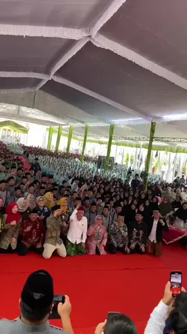 santri mojosari bersaman mentri PK, mentri PPA, gubernur jatim, dan utusan khusus presiden(raffi ahmad) #santri #pondok #yppaalmardliyahmojosari 