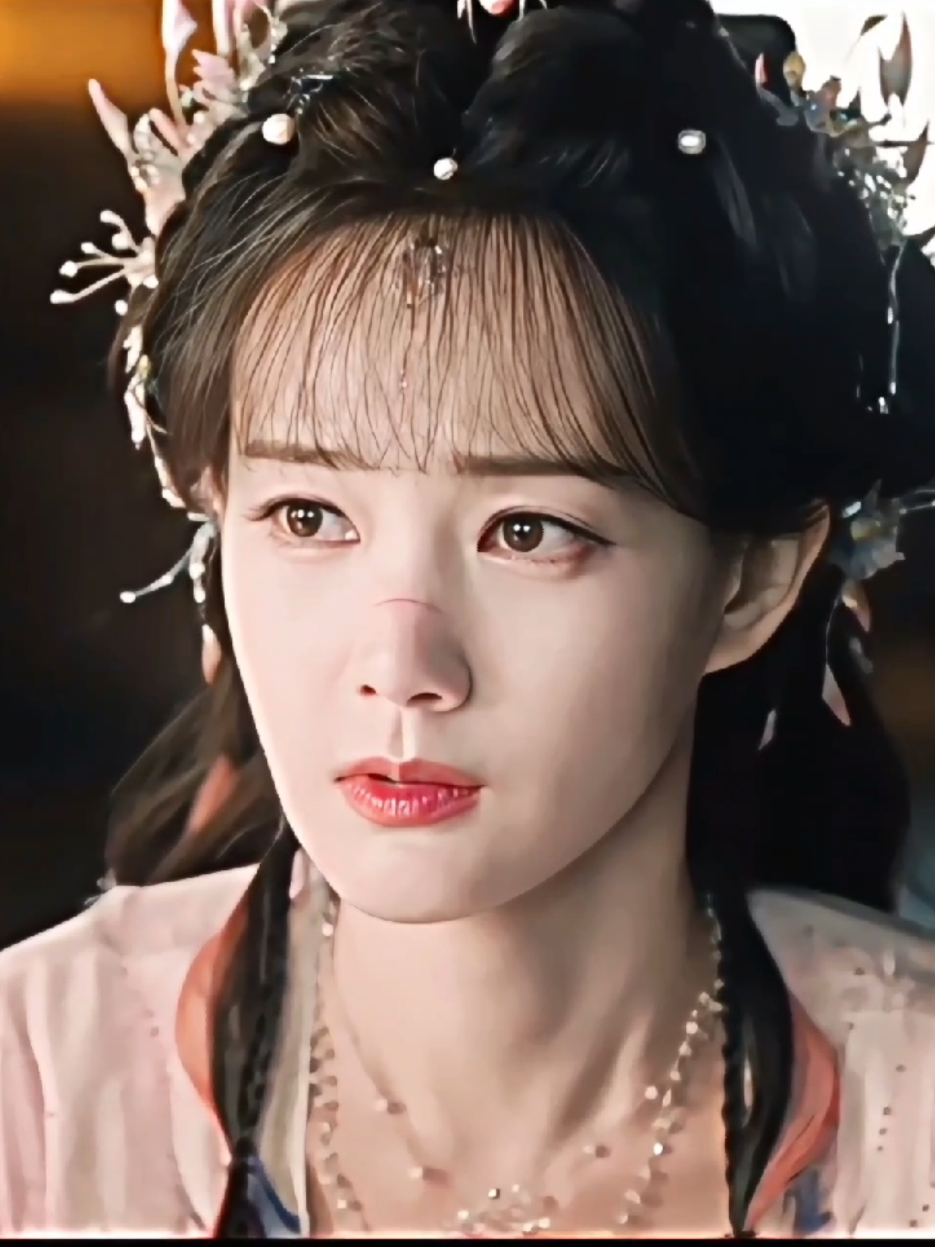 โดนกักขังยังไม่พอ โดนพิษตามองไม่เห็นอีก  พล็อตที่ว่าให้นางเอกเป็นดวงตาให้มันเป็นจริงแล้วนะ😭😭 ดูแค่นี้ชั้นร้องไห้ละ เอาดีๆๆขมต้นขมปลายมาก5555 #เฉิงอี้ #chengyi #เล่ห์รักเพลงดาบ #หลี่อี้ถง 