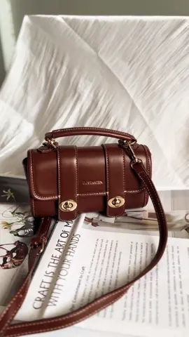 Effortless charm, timeless shape — that’s the Marsya Bag magic.#BOSTANTEN #tasselempang #taswanita #wibgajian 