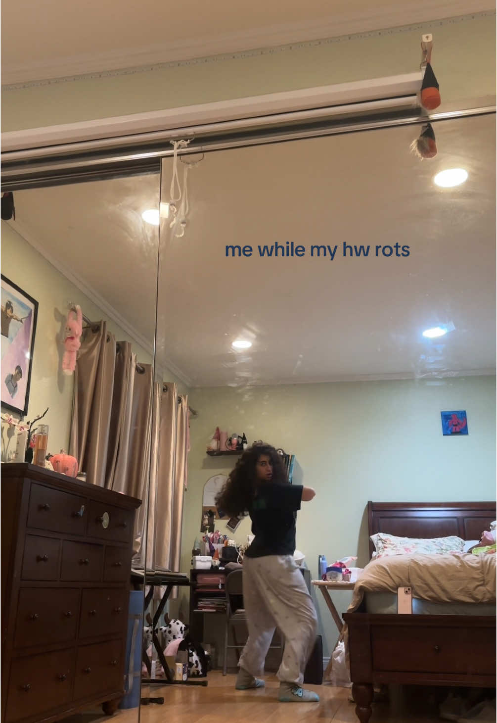 Finishing the assignment now tho🤓🙏🏼 #dance #dancing #hw #student #uni #unistudent #dancer #girls #women #curlyhair #kpop 