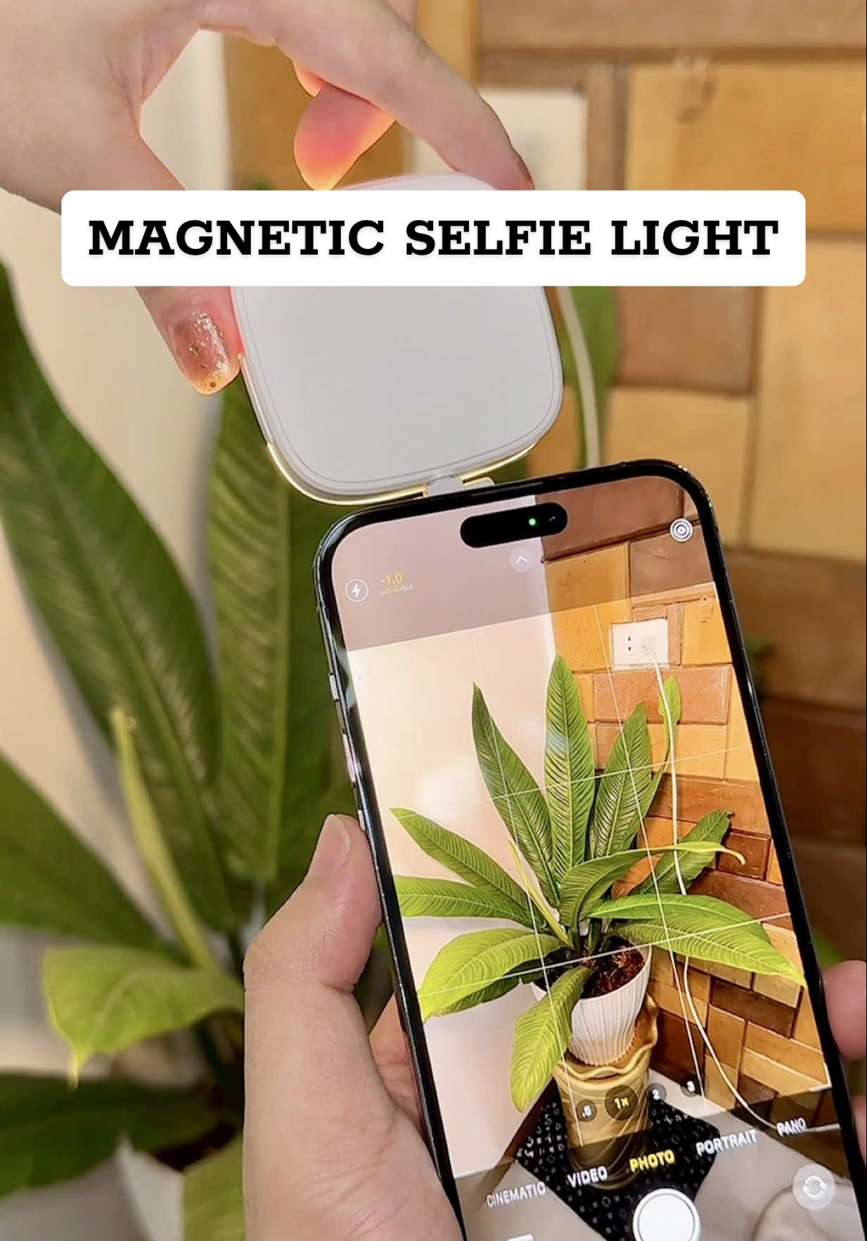 Gooo get your magnetic Selfie light with mirror 💅. #magneticselfielight #selfielight #filllight #phonelight #minilight 