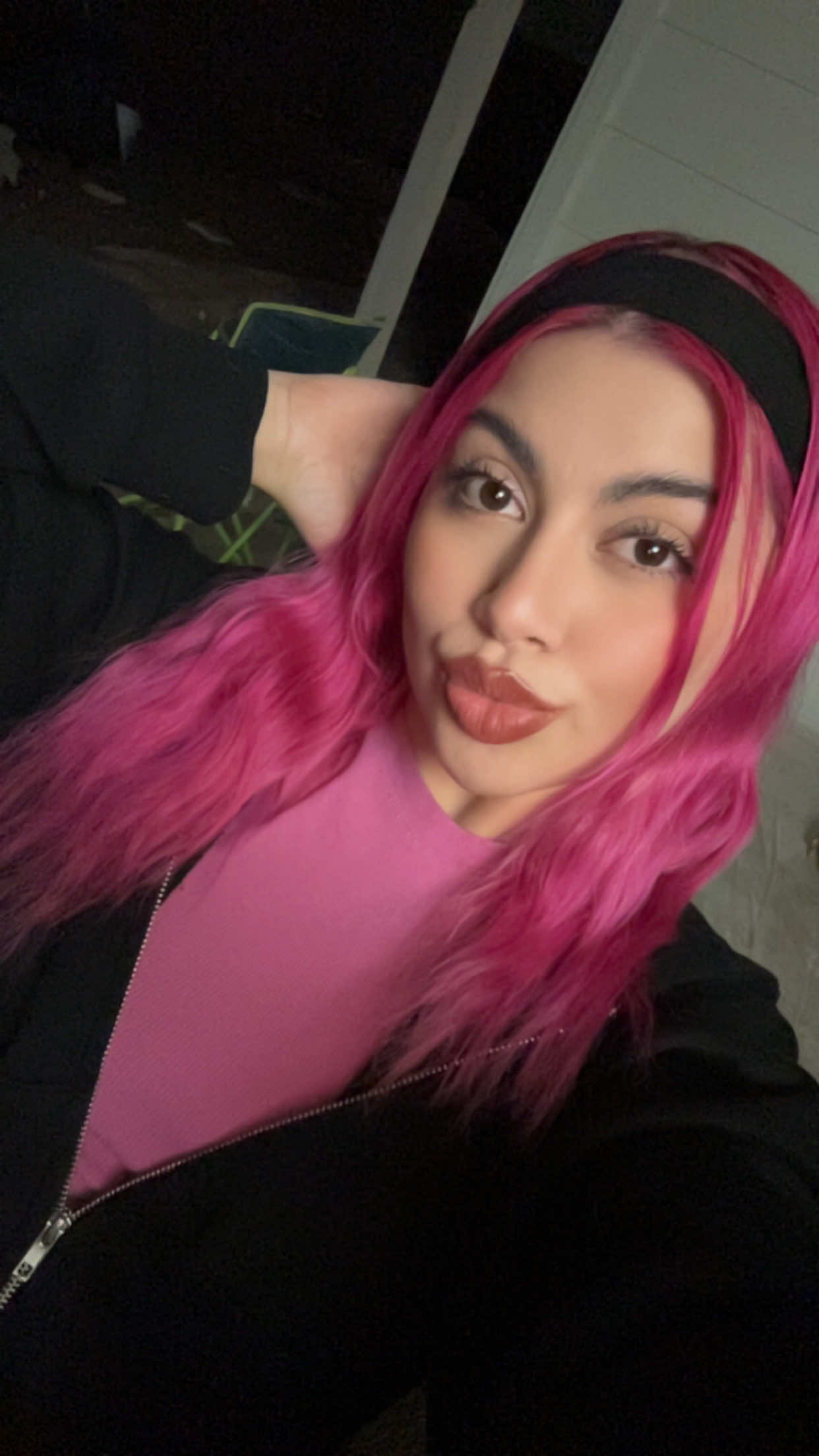 Aquí seguimos trabajando que eso no nos quita el Sueño, al contrario más motivación para trabajar y llegar lejos 🧚🏻‍♀️👩🏼‍🍳💖 #bakedbysiley #thenorthbitch #latina #pinkhairgirl #journey 