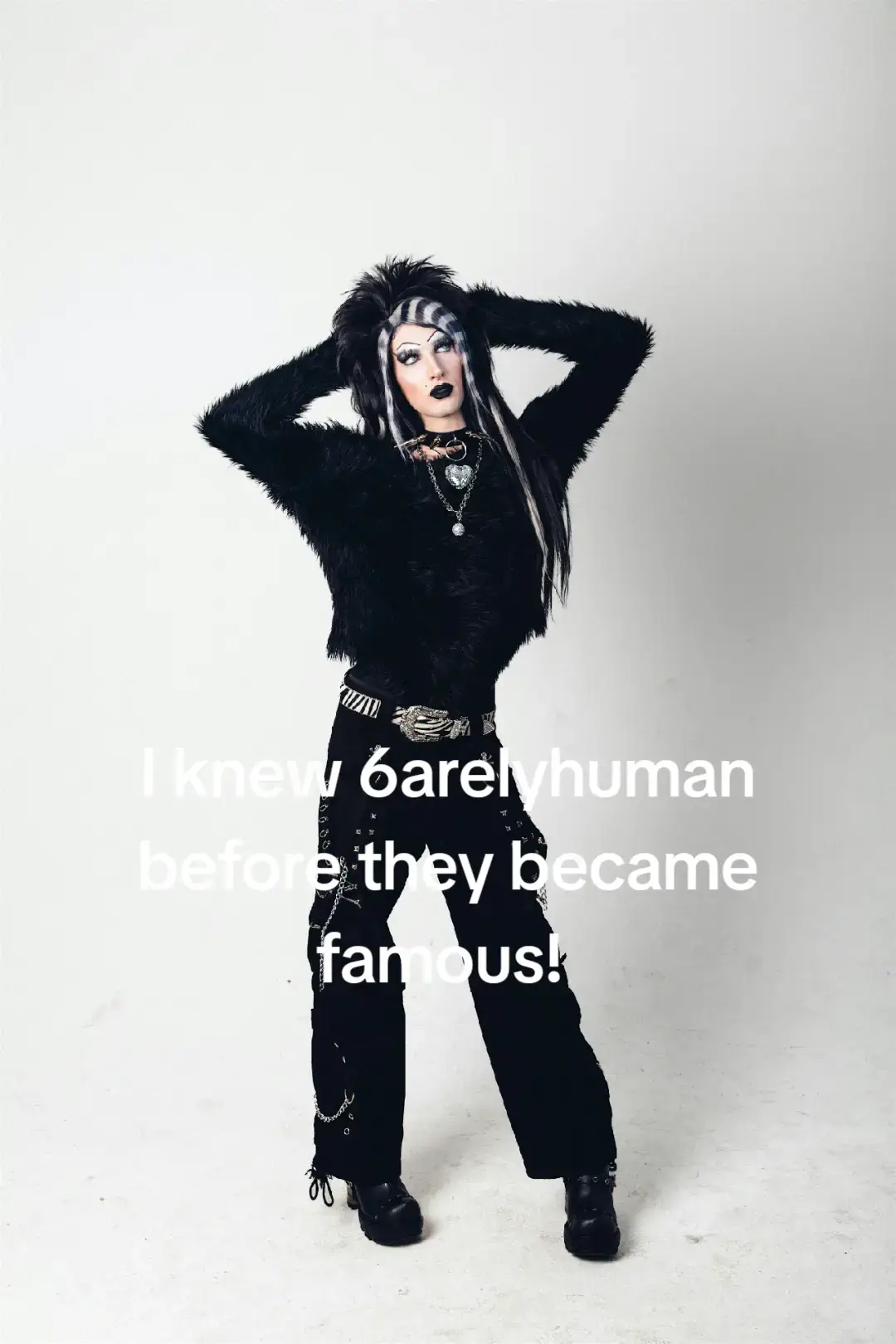 Hey! I'm ruinseekxr, I'm currently working on getting to 100 monthlies on Spotify and it would mean the world to me if you put this song in your playlist(s)! Comment to claim day 1 tickets! 😊 #scenecore #krushclub #odetari #6arelyhuman #music @Odetari @6arelyhuman can I get a hi? 