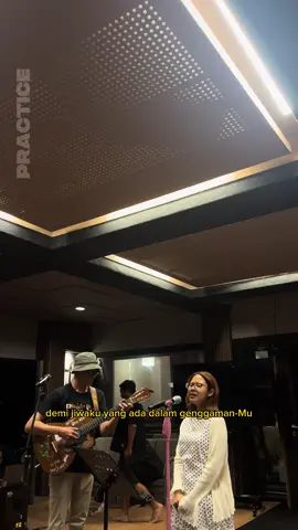 Kamu akan sangat mudah menyukai versi Mbak Nadin Amizah bawain lagu ini. Semoga terawat kebaikan yang besar dan luas dari Ruang Kecil Nadin Amizah. Aamiin. #TanpaAku #NadinAmizah #NadinAmizahdanRuangKecilnya