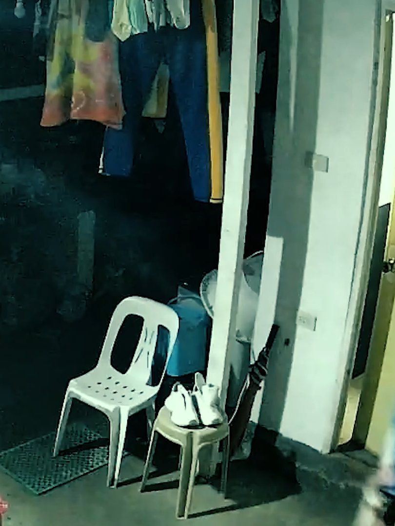 Iyak ng babae sa banyo ng boarding house, at mga bakas ng dugo, ikinagimbal ng mga residente! | Resibo Boarding house sa Northern Samar, binulabog ng iyak ng babae sa banyo, at mga bakas ng dugo papunta sa isang kanal! May kababalaghan nga bang bumalot sa tahimik na barangay na ito? Abangan ang buong kwento sa #Resibo ngayong Linggo, 2:45 PM sa GMA-7!