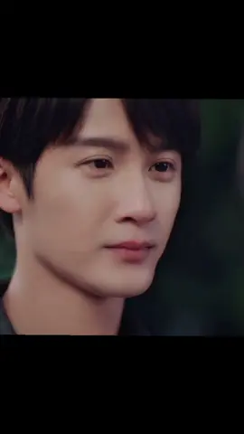 Adegan Di Part ini sebenarnya terlihat biasa saja…tapi di bawah mata yang merah,tatapan mata yang berbinar dan lirikan mata Dr.Mo memiliki mikro ekpresi yang bisa membuat penonton berhalusinasi atau ber ekpektasi…bahwa Betapa kejamnya seorang pria tua ini ketika dia berubah menjadi seorang pria yang manipulatif 😩😩😌😑 #tanjianci #lovemelovemyvoice #moqingcheng #zhouye #fylppppppppppppp  