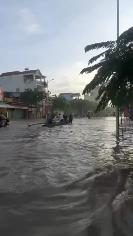 Sáng 23/10 Cầu Quan Bến Cát thất thủ vì cơn mưa tối qua