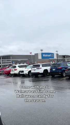I Went to @Walmart to find Halloween candy and I used the @Fig App to help me find candy that was safe from my allergies. #figpartner #paidpartnership #walmart #wlanartfinds #grcoerystorehaul 