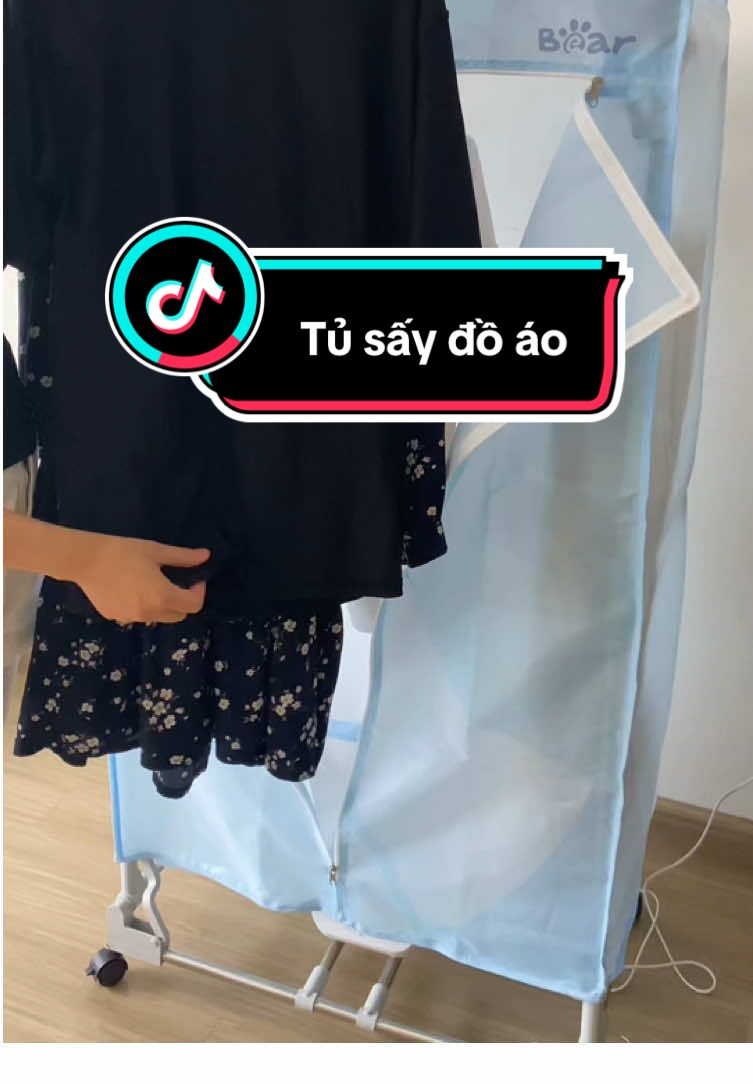 Thời tiết mưa gió, lạnh đồ không kịp khô thì sắm ngay tủ sấy Bear đa năng này nha. Vừa sấy khô, vừa khử khuẩn giúp đồ ao luôn khô, sạch …#bear#tusay#tusaybear#tusayquanao #tusayquanaobear 