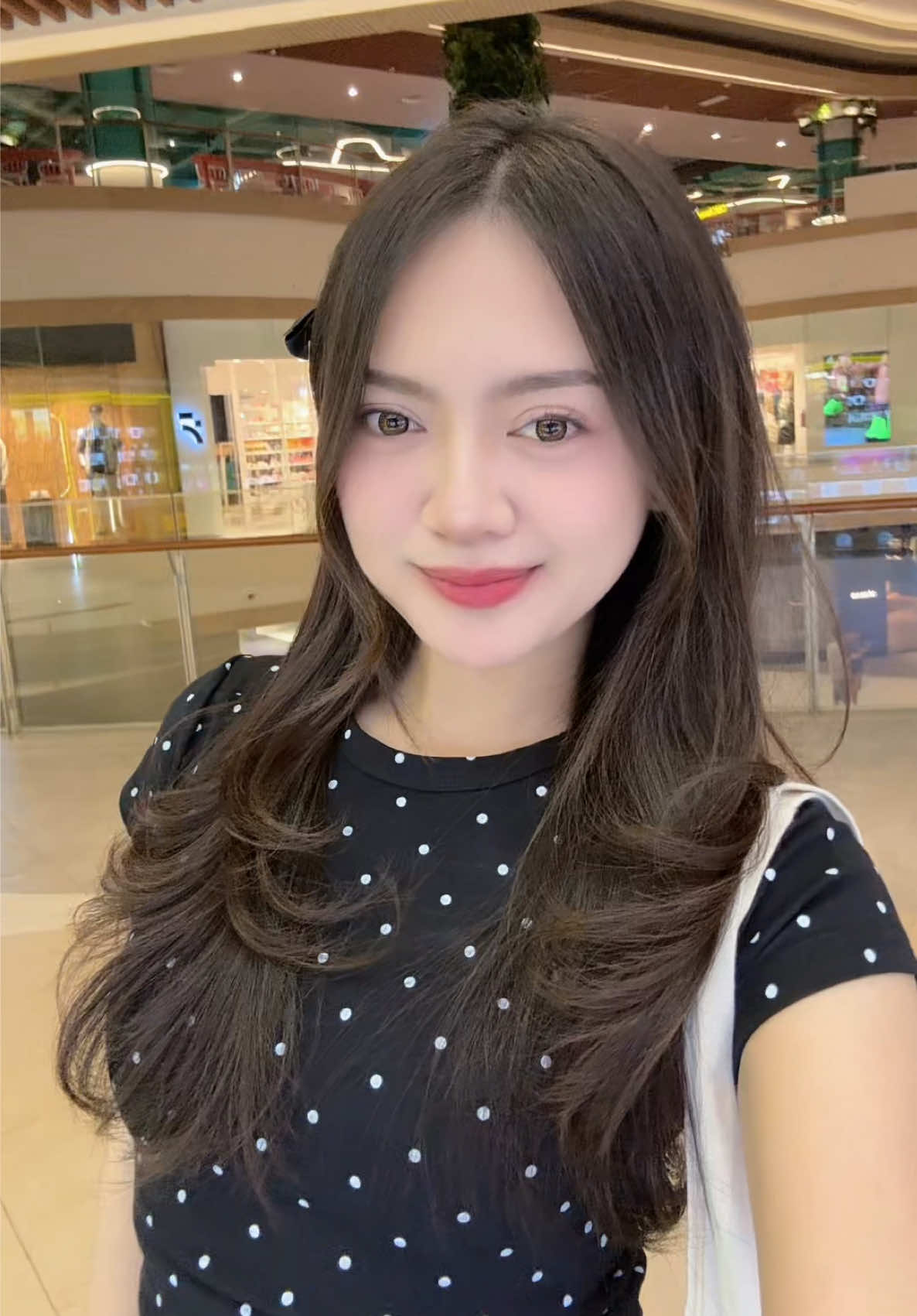 filter dibikin buat dipake tp knp giliran tiktok ku dibuat vt pake filter malah patah2 terus sih!😡😡 btw bajunya cakep