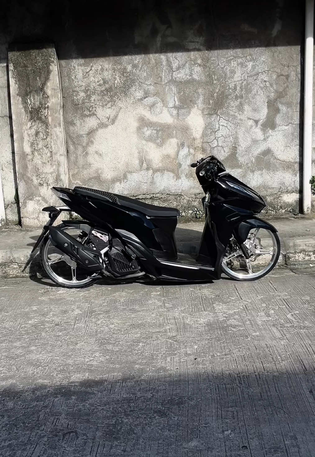 Para sa mga cnc mags at fairings nyong may acid rain, para mag mukhang bnew uli! check out mo na GUAPO acid rain remover! 😊 #vario #hondaclick #rainmarks #guapo #fyp 