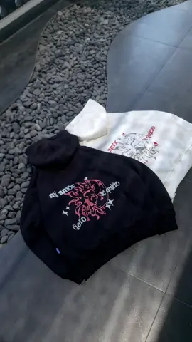 Throw this on, suddenly i’m the vibe😮‍💨 #hoodieboxy #hoodieboxy330gsm #gloomiesunday 