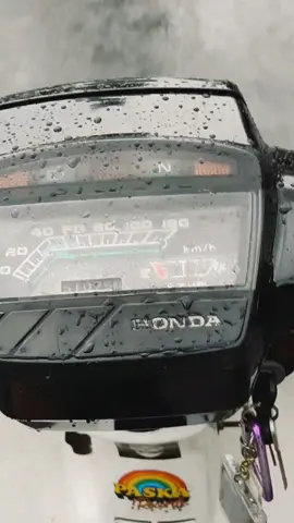 hujan + astrea = setenang itu 🧠 #astrea #astreaprima #hondaastrea #motortua 