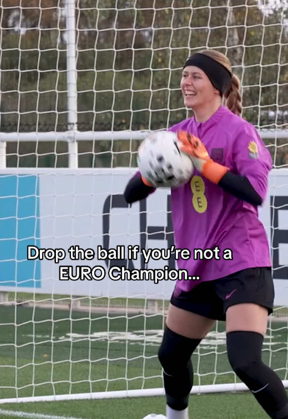 Wait for it… 👀 #england #Lionesses #hannahhampton #khiarakeating #annamoorhouse 