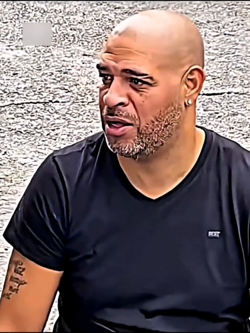 الضربة القاضية:مكالمة هاتفية كانت كافية لإنهاء مسيرة النجم البرازيلي أدريانو 🇧🇷⚽ El golpe de gracia: una llamada telefónica bastó para acabar con la carrera de la estrella brasileña Adriano.🇧🇷💪 #Adriano  #CapCut #foryoupage❤️❤️ #tiktokviral #fyp 