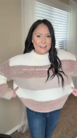 Love a cute sweater that can be thrown on with jeans.  #momoutfit #momoutfits #momoutfitinspo 