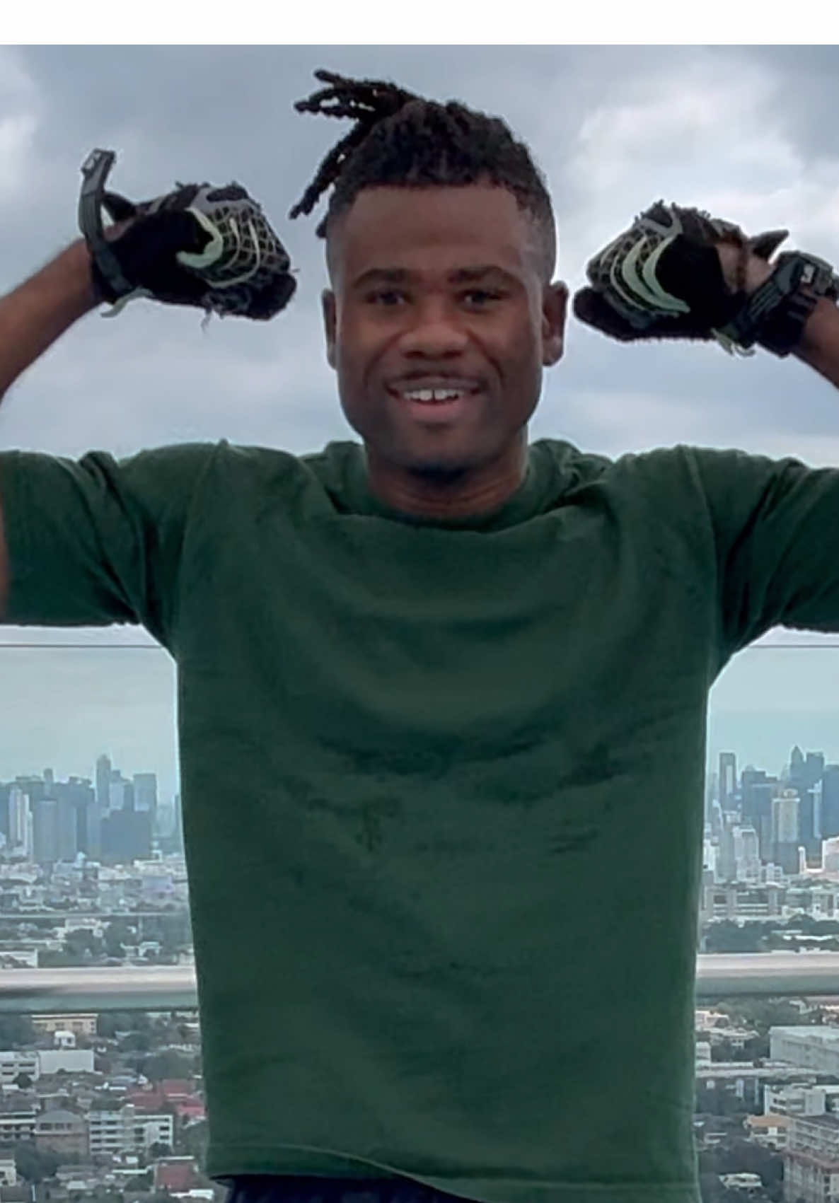 50 Push-Up Rooftop Challenge 💪🏾🏋🏾‍♂️😎✨🔥 #pushups #Fitness #bangkok #thailand🇹🇭 #workoutmotivation 