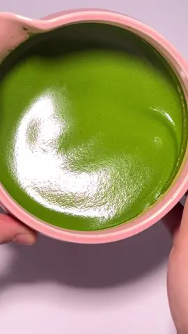 This smooth and shiny microfoam keeps me captivated in a daze 🫣 This is Samidori by @Chazoku  ✨#matcha #fyp #matchalover #matchatok #matchapowder