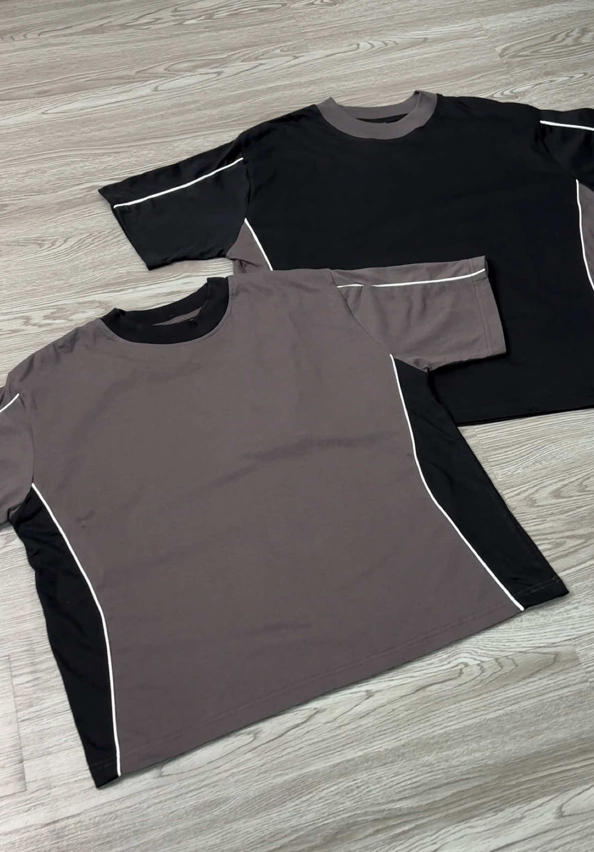 Detail tshirt pecah pola yang anti mainstream buat kamu yang bosen pake kaos polosan atau bergambar nih🤩 #hlpdweirdworld #ootdkalcer #boxytee #pecahpola #newarrivals 