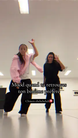 Trend a 2  Chinois dance trend eh eh eh  C’est les vacances  @CS’🇺🇸  @Kmvø🏴‍☠️ @TRIANGLE DES BERMUDES 🔺🇧🇲  #dance #trend #fyp  #afro #duo 