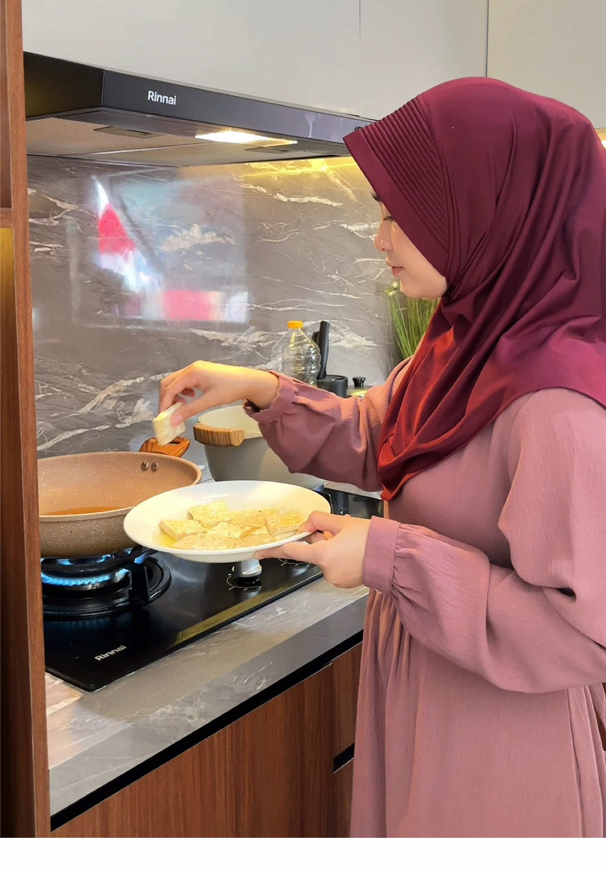 Masak, makan, happy bareng keluarga itu wajib! Tapi jangan lupa jaga pencernaan juga ya, Aku selalu minum Detogreen setelah makan biar tubuh tetap sehat & bugar, udah BPOM, Halal, dan aman untuk busui juga! @Detogreen Official Store  #Detogreen #DetogreenTea #TehHerbalDetogreen