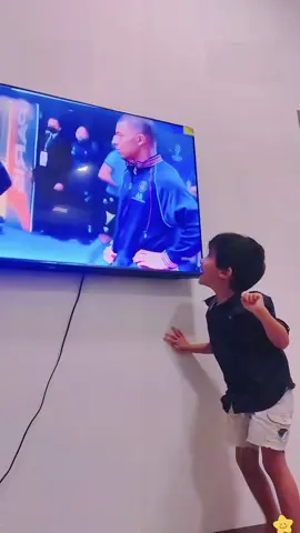 Kids vs TV #kidsoftiktok #funnyvideos #usa_tiktok #funnytiktok 