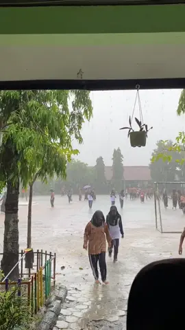 👋🌧️#smpstory🌻#hujanmasasekolah#smpstory🌻#fyp#klbus