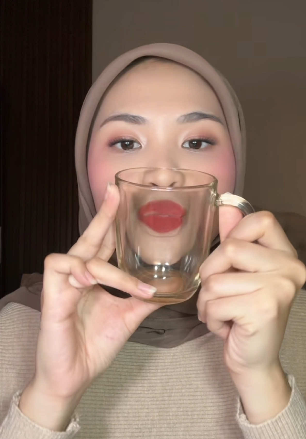 pigmentasinya kayak cat tembok tapi feelsnya enakeun bgt —  #YouCloudPiant #YouLipMatte #YouLipCream #lipcreamviral 