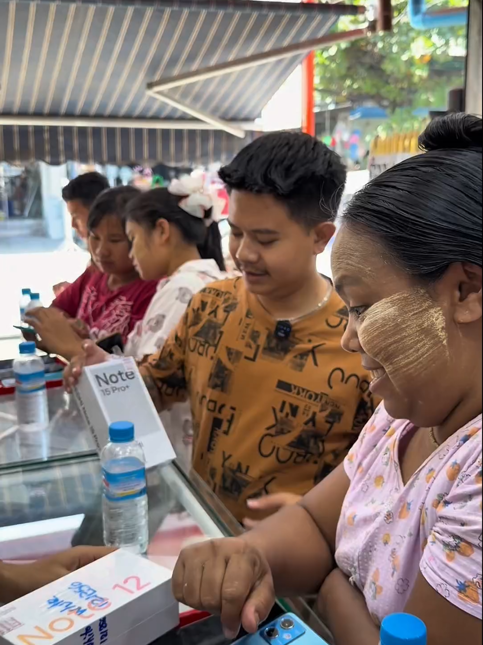 ဘယ်ဖုန်းတွေကို50000ကျပ်အထိလျော့ပေးနေတာလဲဆိုတာသိချင်ရင်တော့Videoလေးကိုဆုံးအောင်ကြည့်သွားလိုက်နော်🤭 🏠Shop(1)-41လမ်း၊88x89ကြား၊မန္တလေးမြို့။    🏠Shop(2)-41လမ်း၊90x91ကြား၊မန္တလေးမြို့။     viberဖုန်းနံပတ် ☎️09-964 446 262၊ 09-969 950 132ကနေဆက်သွယ်မှာယူစုံစမ်းမေးမြန်းနိုင်ပါပြီရှင့် #tiktok #fyppppppppppppppppppppppp #oddloop #tiktokviral #phoneshop 