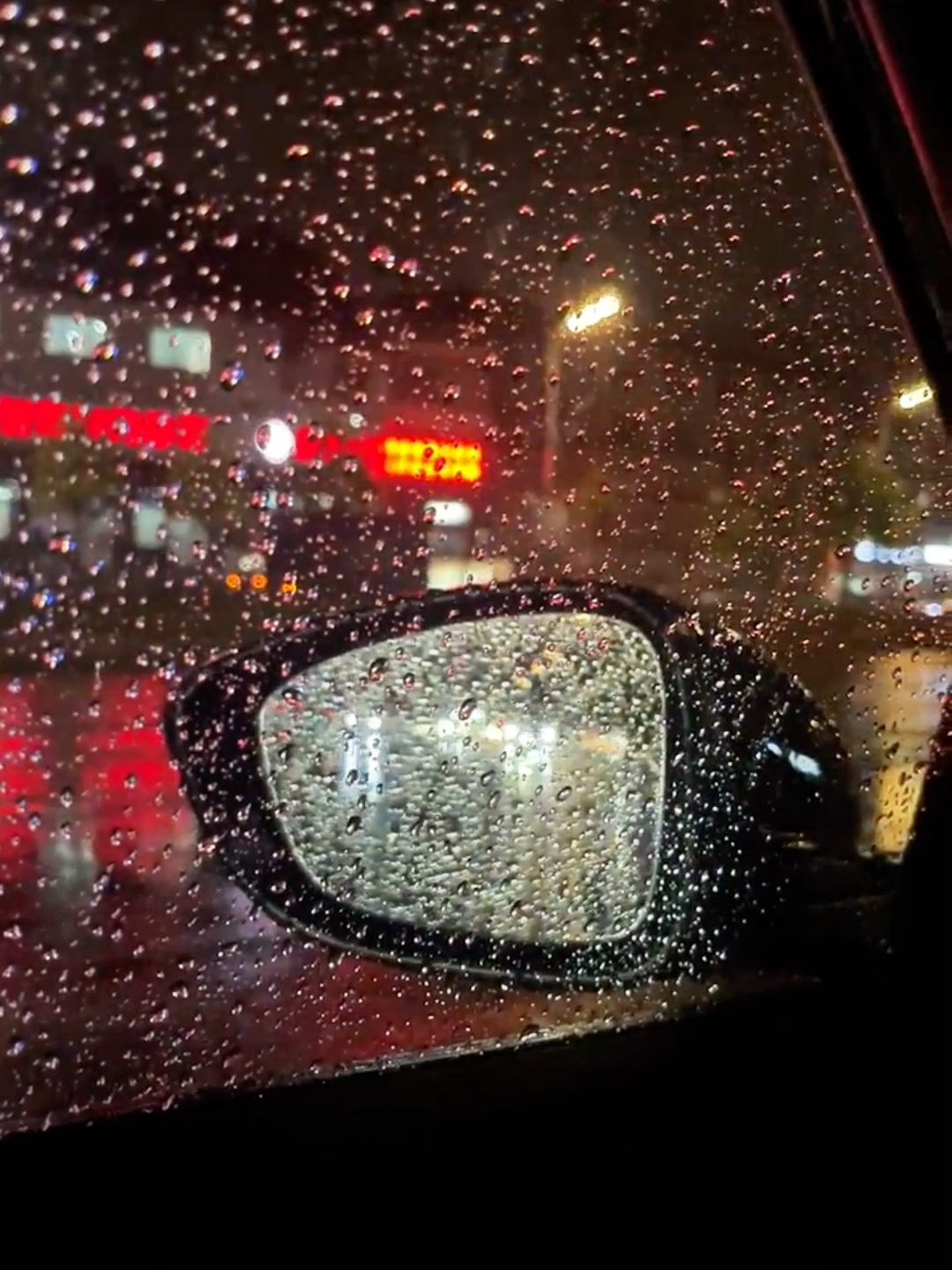 🇵🇭 Usok ng bus, ulan ng acid rain, at alikabok sa kalsada — lahat yan kumakapit sa glass! Pero isang apply lang ng CGL Paste, kita mo agad ‘yung crystal clear finish! ✨#windshieldcleaner #acidrainremover #watermarkremoval #safe #glassrestorepaste #carglowlab