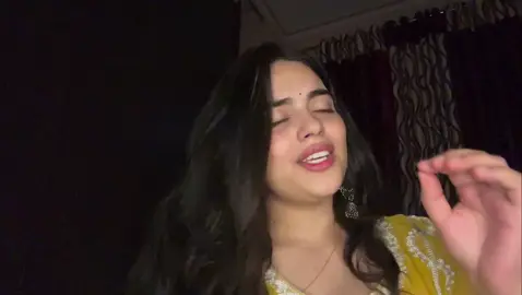 Itna na mujhse tu pyaar badha🥹🤌🏻                                                    #foryoupage #song #sing #viraltiktok #fyp 