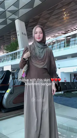 Kalo bawa bocil jangan harap baju rapih 😂 pasti lecek selecek2nya #rokkaos #skirtoutfits #rokpanjang #mateltd #rokkatun 