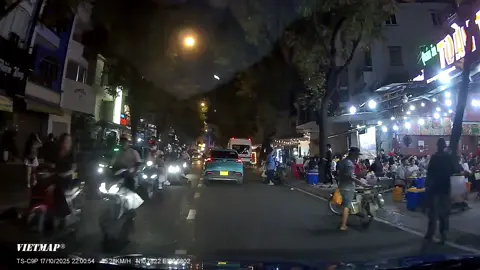 Anh Xanh chạy như vậy đỡ khoong kịp . Xuống xe nói chuyện a ấy bảo phải đợi rẽ xong mới được phép đi . #CapCut#xuhuongtiktok #xanhsm #xuhuong 