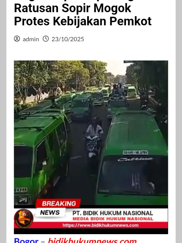 Bogor Sepi Tanpa Angkot: Ratusan Sopir Mogok Protes Kebijakan Pemkot Bogor - bidikhukumnews.com Kamis siang, 23 Oktober 2025, suasana Kota Bogor tampak berbeda dari biasanya. Jalan-jalan yang biasanya padat oleh lalu lintas angkot kini terlihat lengang. Deru mesin angkot yang biasanya hilir mudik mengangkut penumpang, nyaris tak terdengar. Penyebabnya, ratusan sopir angkot kompak melakukan aksi mogok massal dan menggelar unjuk rasa di depan Balai Kota Bogor. Aksi ini merupakan bentuk protes atas kebijakan Pemerintah Kota Bogor yang berencana menghentikan operasional angkutan kota konvensional. Dari pantauan di lapangan, sedikitnya 200 unit angkot tidak beroperasi sejak pagi. Kondisi ini membuat sebagian warga harus beralih menggunakan ojek online, kendaraan pribadi, atau bahkan berjalan kaki untuk mencapai tujuan. Salah satu sopir angkot yang ikut aksi menyuarakan keluhannya dengan nada tegas, “Kami menolak pemberhentian angkot! Kalau angkot diberhentikan, kami mau makan apa? Ini mata pencaharian kami, untuk anak dan keluarga di rumah,” ujarnya. Aksi unjuk rasa berlangsung tertib, namun dipenuhi luapan emosi dan rasa kecewa para sopir yang merasa nasibnya di ujung tanduk. Hingga pukul 13.45 WIB, pihak Pemerintah Kota Bogor belum juga menemui massa aksi untuk memberikan tanggapan resmi. Para sopir berharap pemerintah tidak hanya melihat dari sisi modernisasi transportasi, tetapi juga memperhatikan keberlangsungan hidup ribuan keluarga yang menggantungkan hidup dari setoran angkot setiap harinya. Jika kebijakan ini tetap diberlakukan tanpa solusi yang jelas, dikhawatirkan gelombang protes akan semakin meluas. Untuk sementara, denyut jalanan Kota Bogor hari ini terasa hening/sepi tanpa warna oranye khas angkot yang selama ini menjadi ikon kota hujan. Reporter: Abet #bogor #pemkotbogor #fyp #semuaorangツ #demo