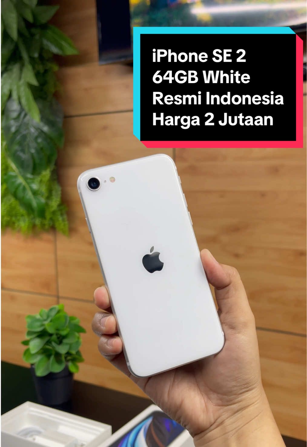 iPhone SE 2 64GB White Resmi Indonesia Fullset Box Free Tempered Glass + Casing Free Pindah Data Bisa Tukar Tambah Buruan DM Mimin ya gaes.. Whatsapp/sms : 0811341780 Jl. Klampis Jaya no.15-i Surabaya #second #iphone #handphonemurah  #iphone11 #iphonese2 