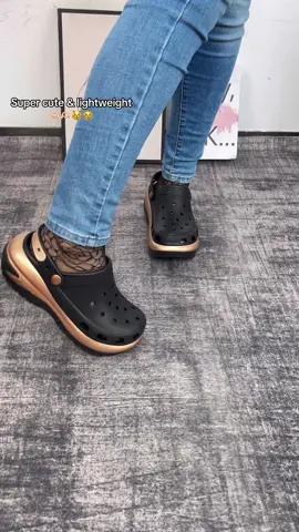 Chunky sole anti-slippery slipon slides#viralshoes #trendyshoes #womenshoes #slides #womenslides #sliponshoes #chunkyshoes #platformshoes #lightweightshoes #walkingshoes #tiktokmademebuyit #tiktokshopblackfriday #tiktokshopcybermonday 